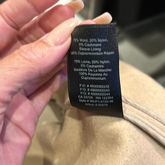 Aritzia Babaton camel coloured coat. Belt, waste snap. Wool blend coat, size L. - Picture 11 of 11